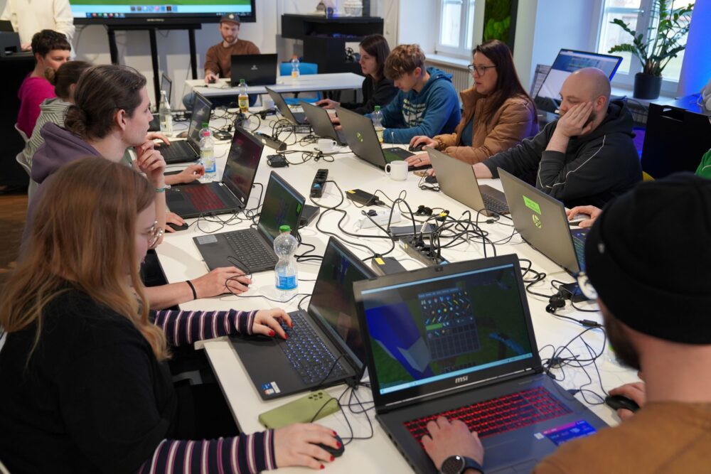 Gruppenarbeit der TN an den Laptops