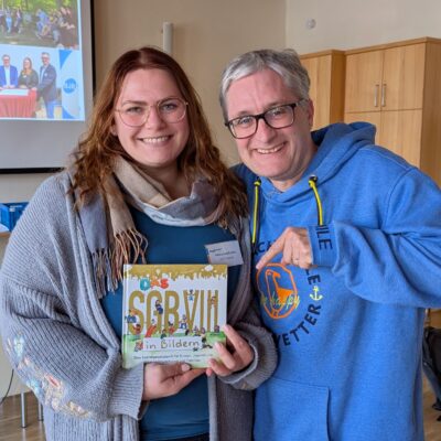 Petra Kohlhofer und Herbert Dressler stellen das Gesetzbuch für Kinder vor