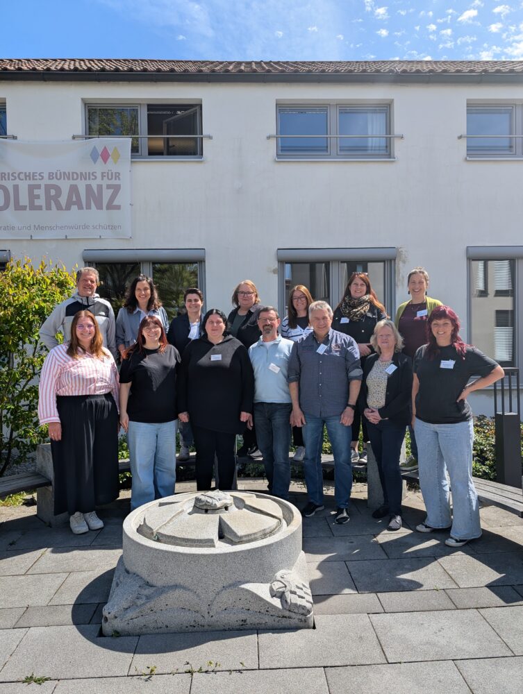 Gruppenbild der Teilnehmenden an dem Treffen der Frühjahrstagung der Kommunalen Jugendpflege